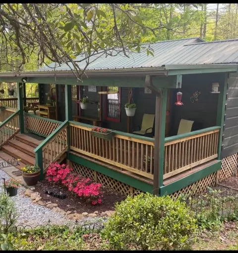 124 Crestview Dr, Otto, NC 28763