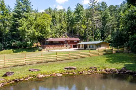 110 Thompkins Ln, Franklin, NC 28734