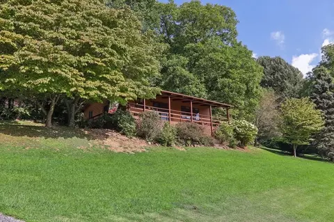 228 Highview Dr, Maggie Valley, NC 28751
