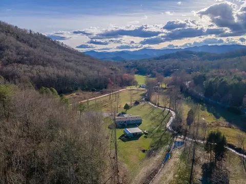 172 Thornwood Rd, Franklin, NC 28734