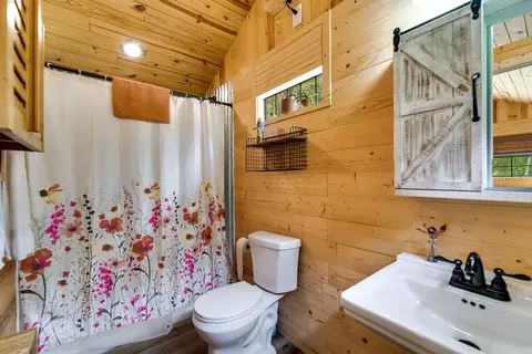 Bath - 187 Glade Dr, Sylva, NC 28779 photo 4 of 4