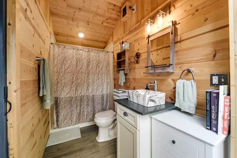 Bath - 187 Glade Dr, Sylva, NC 28779 photo 3 of 4