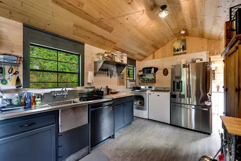 Kitchen - 187 Glade Dr, Sylva, NC 28779 photo 7 of 8