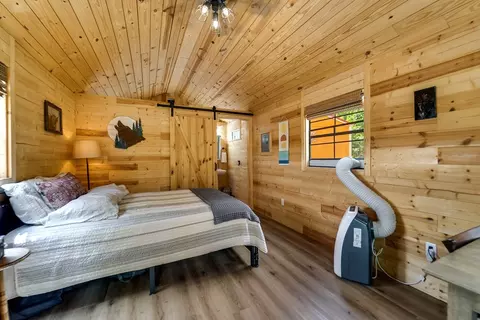 Bedroom - 187 Glade Dr, Sylva, NC 28779 photo 5 of 7