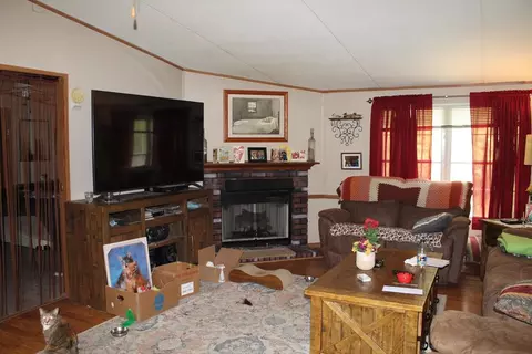 Living - 4 Twins Ln, Sylva, NC 28779 photo 2 of 3