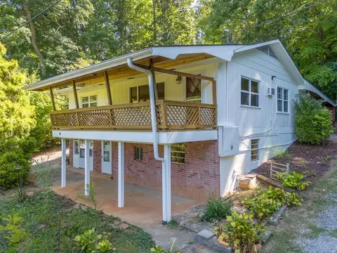 33 Money Ln, Franklin, NC 28734