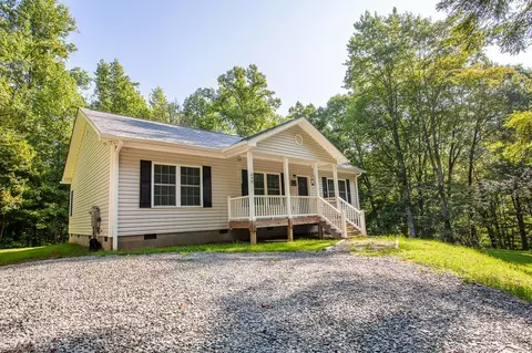 690 Mountain Dr, Bryson City, NC 28713