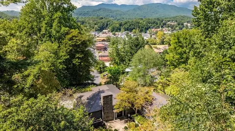 75 Bacon Dr, Bryson City, NC 28713
