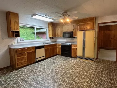 Kitchen - 258 Hidden Valley Rd, Sylva, NC 28779 photo 2 of 3