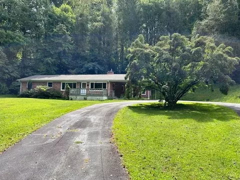 Exterior - 258 Hidden Valley Rd, Sylva, NC 28779 photo 4 of 8