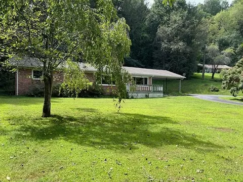 Exterior - 258 Hidden Valley Rd, Sylva, NC 28779 photo 3 of 8
