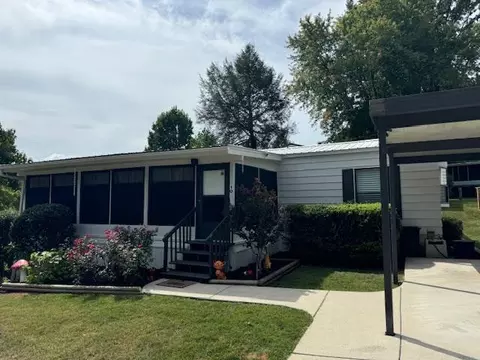 10 Hill St, Franklin, NC 28734