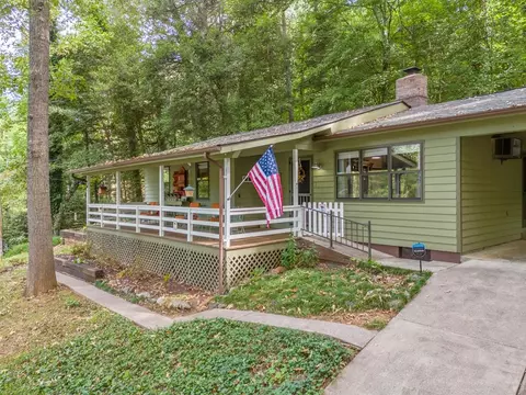 49 Foxfire St, Franklin, NC 28734