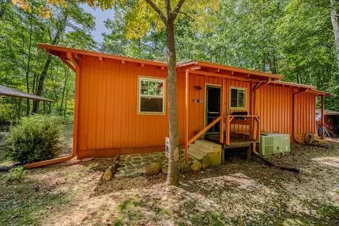 902 Cherokee Mine Rd, Franklin, NC 28734