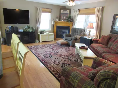 Living - 30 Gregory Rd, Franklin, NC 28734 photo 4 of 5