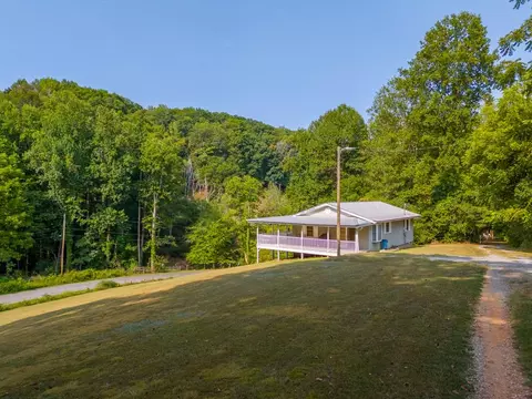 Exterior - 30 Gregory Rd, Franklin, NC 28734 photo 4 of 26