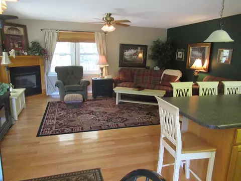 Living - 30 Gregory Rd, Franklin, NC 28734 photo 2 of 5