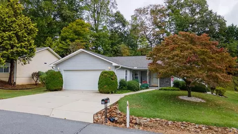 29 Cove Xing, Franklin, NC 28734