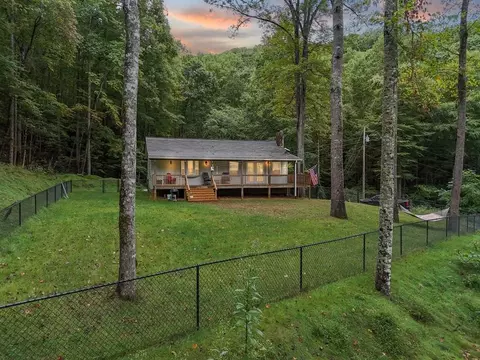 878 Bentoak Dr, Franklin, NC 28734
