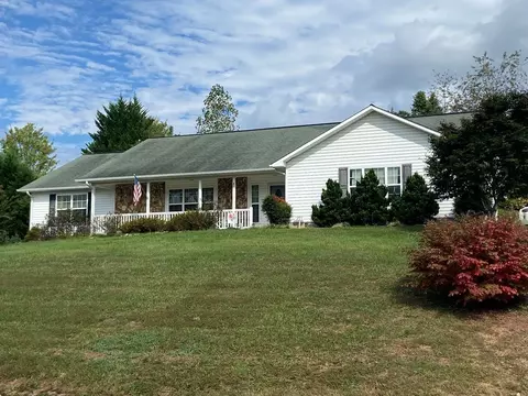 277 W Coventry Dr, Franklin, NC 28734