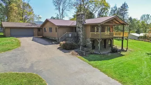69 Cedar Estates Rd, Franklin, NC 28734