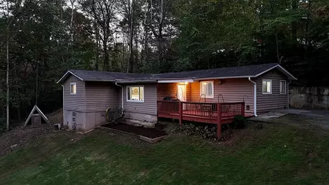128 Woodland Hills Dr, Franklin, NC 28734