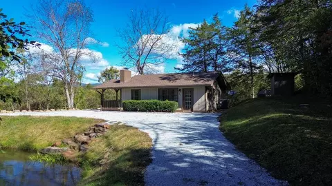 95 Turkey Creek Dr, Franklin, NC 28734