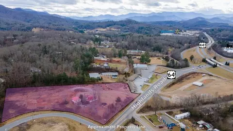 1661 Highlands Rd, Franklin, NC 28734
