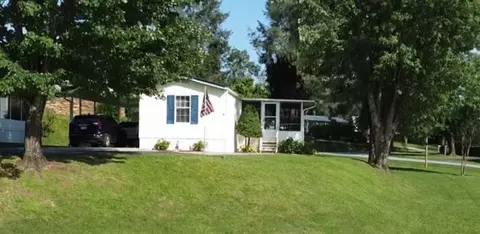 72 Robinson Ave, Franklin, NC 28734