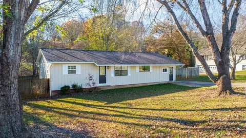 98 Meadowbrook Dr, Franklin, NC 28734