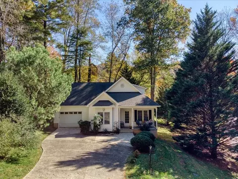57 Locust Dr, Sylva, NC 28779
