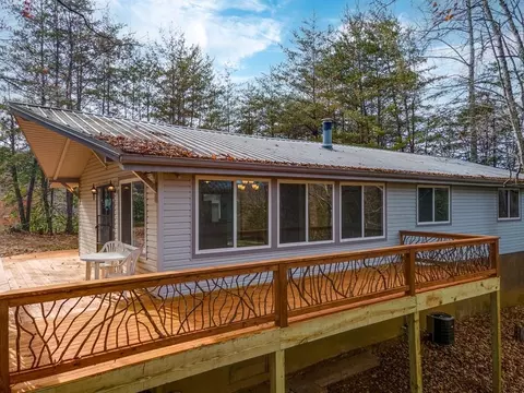 446 Willow Pond Rd, Franklin, NC 28734