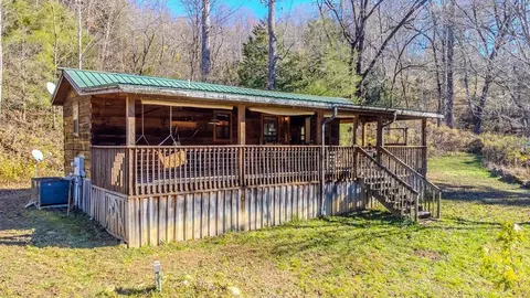 80 Rabbit Trac Rd, Franklin, NC 28734