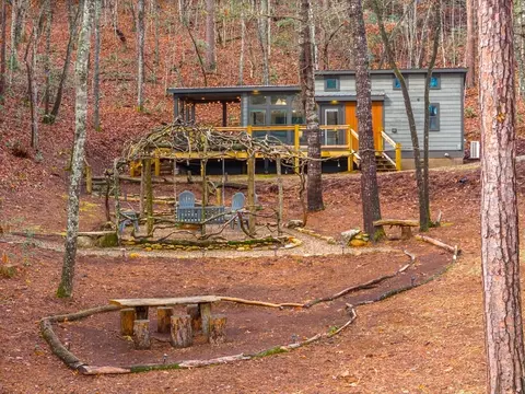 163 Pawprint Ln, Franklin, NC 28734