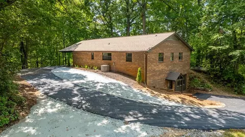 111 Hummingbird Rd, Franklin, NC 28734