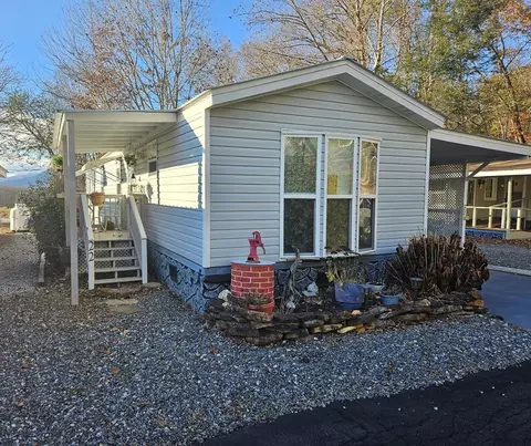 22 Tokumto St, Franklin, NC 28734