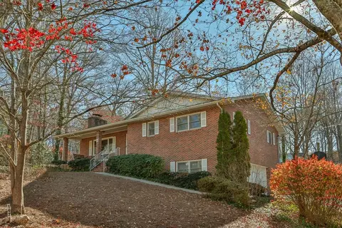 147 White Oak Cir, Franklin, NC 28734