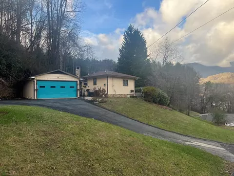 98 Pinnacle View Rd, Sylva, NC 28779