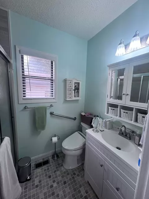 Bath - 98 Pinnacle View Rd, Sylva, NC 28779 photo 1 of 3