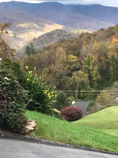 Exterior - 98 Pinnacle View Rd, Sylva, NC 28779 photo 3 of 13