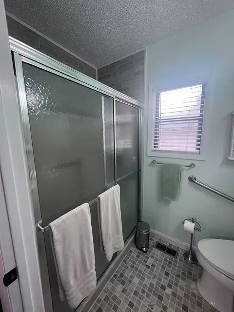 Bath - 98 Pinnacle View Rd, Sylva, NC 28779 photo 2 of 3