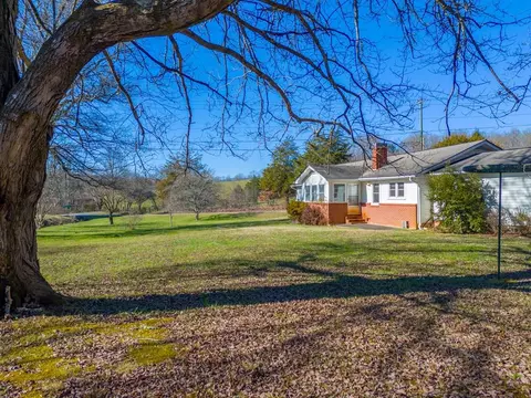 908 Cr Cabe Rd, Franklin, NC 28734