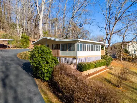 249 Country Woods Dr, Franklin, NC 28734