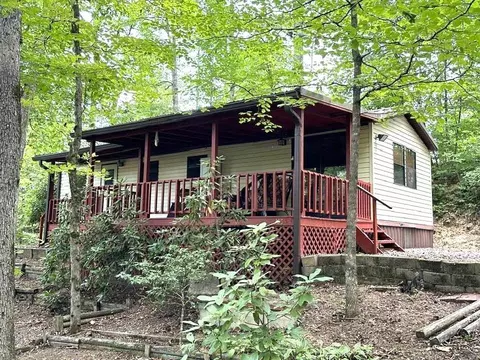 105 Hummer Hl, Whittier, NC 28789