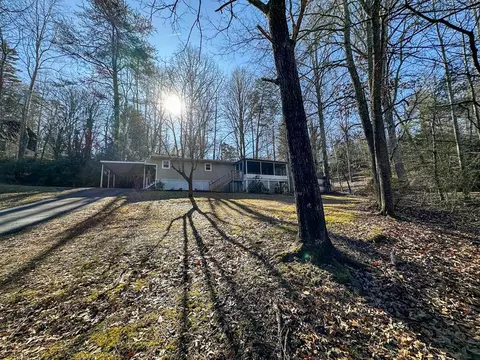 170 Fox Fire St, Franklin, NC 28734