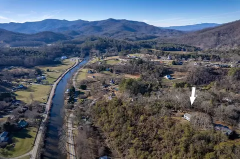 260 Davis Rd, Sylva, NC 28779 photo 4
