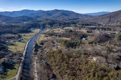 260 Davis Rd, Sylva, NC 28779 photo 5