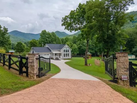 817 Mica City Rd, Franklin, NC 28734