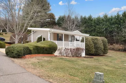 109 Pastureview Dr, Franklin, NC 28734