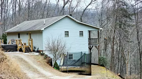 50 Farm House Rd, Franklin, NC 28734